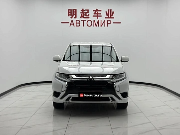 Mitsubishi Outlander, 2022г, передний привод, вариатор