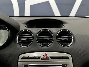 Peugeot 308, 2010г., передний привод, автомат