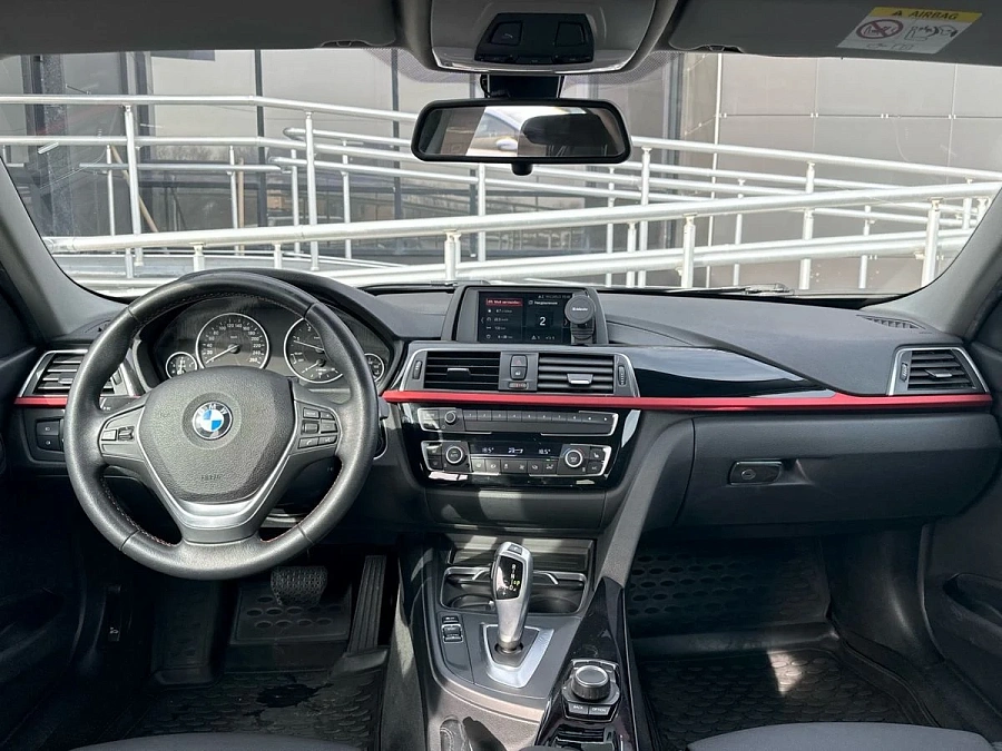 BMW 3 серии, 2018г., задний привод, автомат