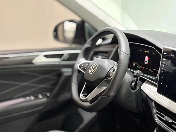 Volkswagen Tiguan, 2022г., передний привод, робот