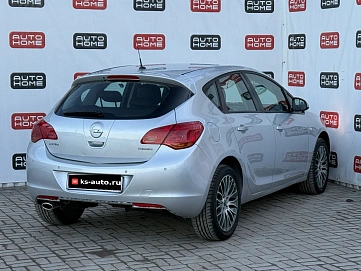 Opel Astra, 2011г., передний привод, автомат