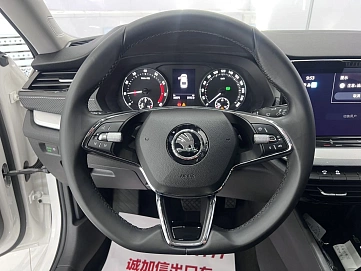 Skoda Octavia, 2022г., передний привод, робот