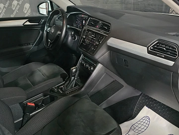 Volkswagen Tiguan, 2018г., полный привод, робот