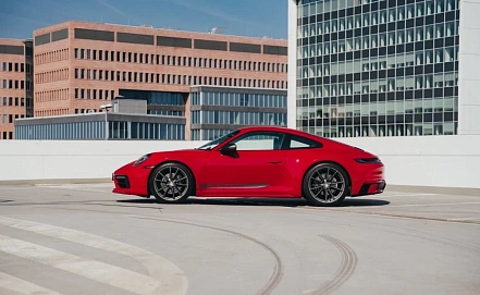Porsche 911, 2023г., задний привод, робот