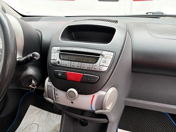 Peugeot 107, 2007г., передний привод, робот