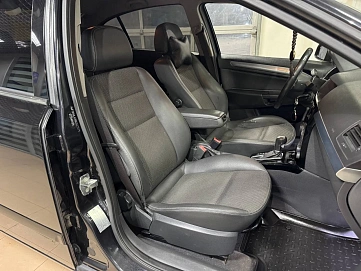 Opel Astra, 2011г., передний привод, автомат