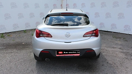 Opel Astra, 2012г., передний привод, механика