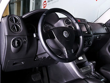 Volkswagen Tiguan, 2009г., полный привод, автомат