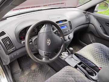 Hyundai Elantra, 2009г., передний привод, автомат