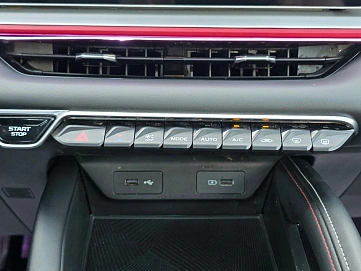 Geely Coolray, 2024г., передний привод, робот
