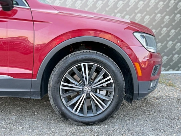 Volkswagen Tiguan, 2018г., полный привод, автомат