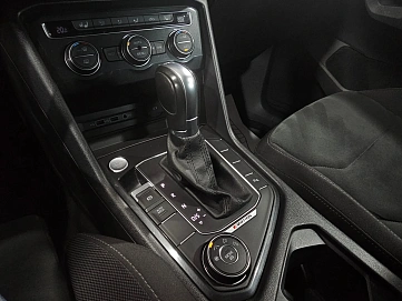 Volkswagen Tiguan, 2018г., полный привод, робот