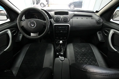 Renault Duster, 2012г., полный привод, механика