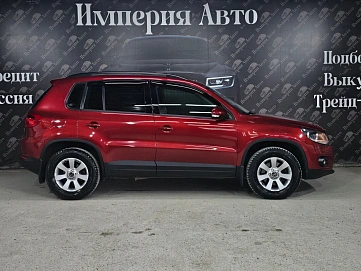 Volkswagen Tiguan, 2012г., передний привод, робот