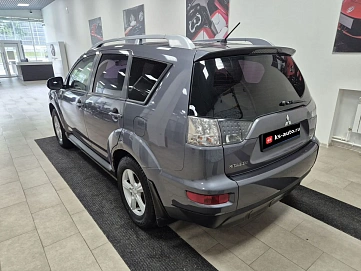 Mitsubishi Outlander, 2010г., передний привод, вариатор