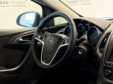 Opel Astra, 2012г., передний привод, механика