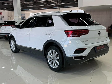 Volkswagen T-Roc, 2023г., передний привод, робот