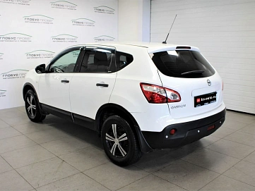 Nissan Qashqai, 2010г., передний привод, механика