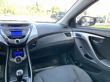Hyundai Elantra, 2012г., передний привод, механика