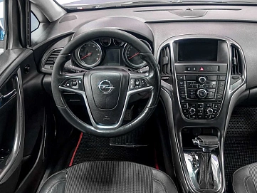 Opel Astra, 2010г., передний привод, автомат