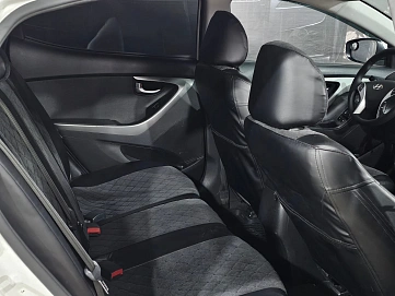Hyundai Elantra, 2015г., передний привод, автомат