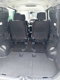 Toyota Voxy, 2017г., передний привод, вариатор