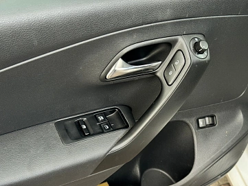 Volkswagen Polo, 2016г., передний привод, автомат