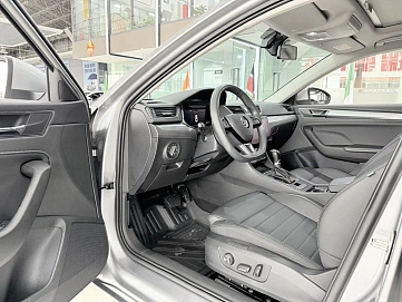 Skoda Superb, 2022г., передний привод, робот