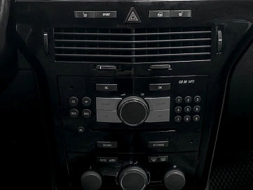 Opel Astra, 2011г., передний привод, робот