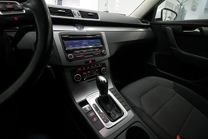 Volkswagen Passat, 2011г., передний привод, робот