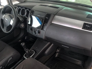 Nissan Tiida, 2008г., передний привод, механика