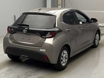 Toyota Yaris, 2023г., передний привод, вариатор