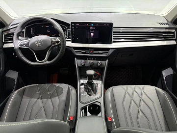 Volkswagen Tiguan, 2022г., передний привод, робот