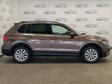 Volkswagen Tiguan, 2020г., передний привод, робот