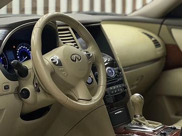 Infiniti QX70, 2016г., полный привод, автомат