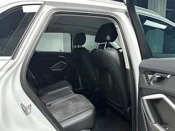 Audi Q3, 2023г., передний привод, робот