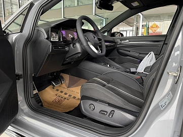 Volkswagen Golf, 2021г., передний привод, робот