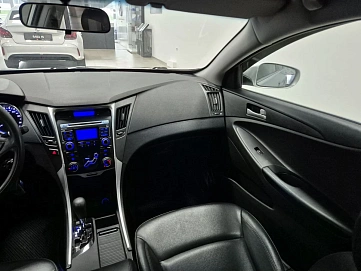 Hyundai Sonata, 2011г., передний привод, автомат