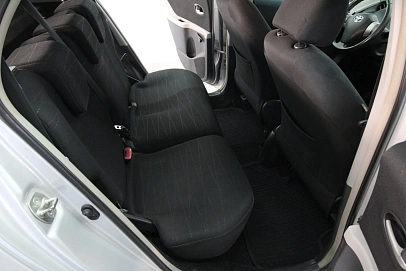 Toyota Yaris, 2008г., передний привод, робот