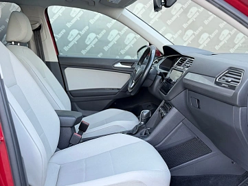 Volkswagen Tiguan, 2018г., полный привод, автомат
