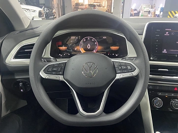 Volkswagen T-Roc, 2026г., передний привод, робот