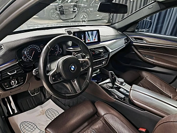 BMW 5 серии, 2017г., полный привод, автомат