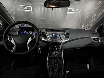 Hyundai Elantra, 2015г., передний привод, автомат