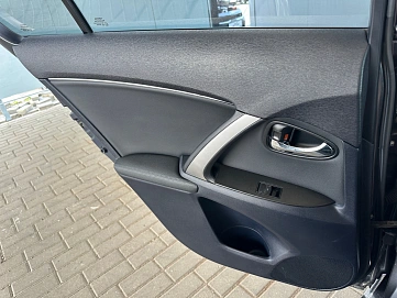 Toyota Avensis, 2012г., передний привод, вариатор