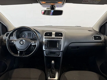 Volkswagen Polo, 2015г., передний привод, автомат