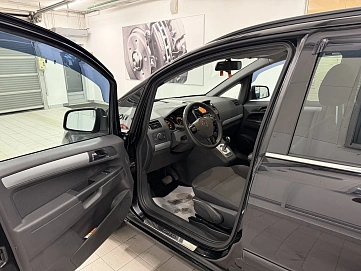 Opel Zafira, 2011г., передний привод, робот