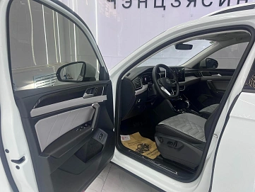 Volkswagen Tayron, 2022г., передний привод, робот