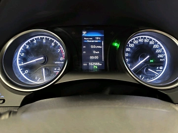 Toyota Camry, 2019г., передний привод, автомат