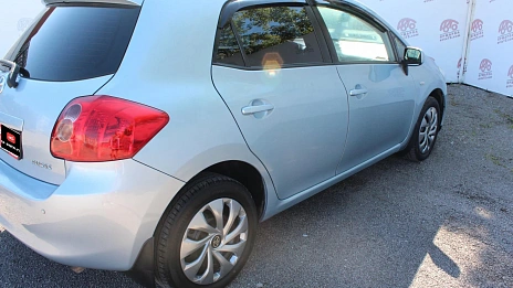 Toyota Auris, 2008г., передний привод, механика
