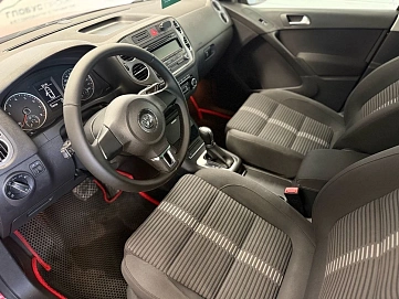 Volkswagen Tiguan, 2011г., полный привод, автомат